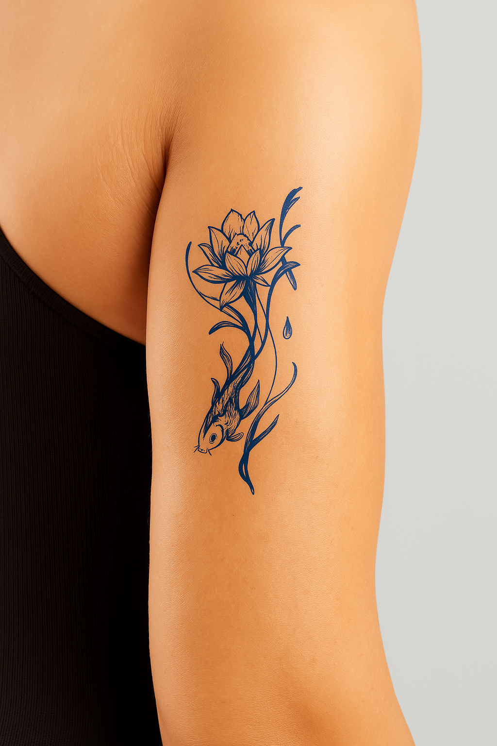 Lotus și Pește – Tatuaj Semipermanent cu Elemente Orientale și Mesaje de Echilibru
